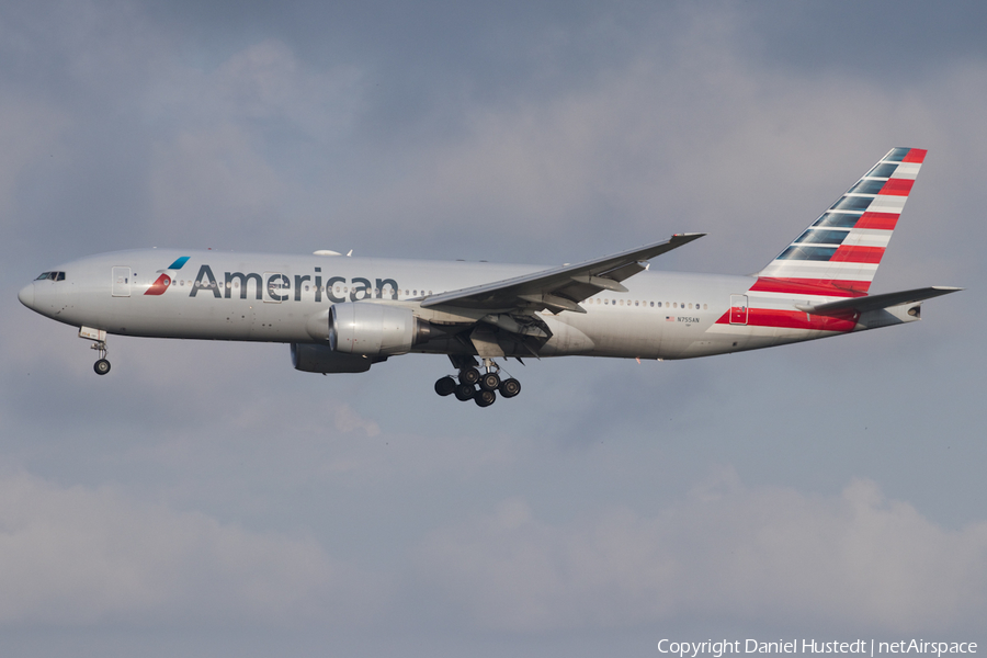 American Airlines Boeing 777-223(ER) (N755AN) | Photo 530086