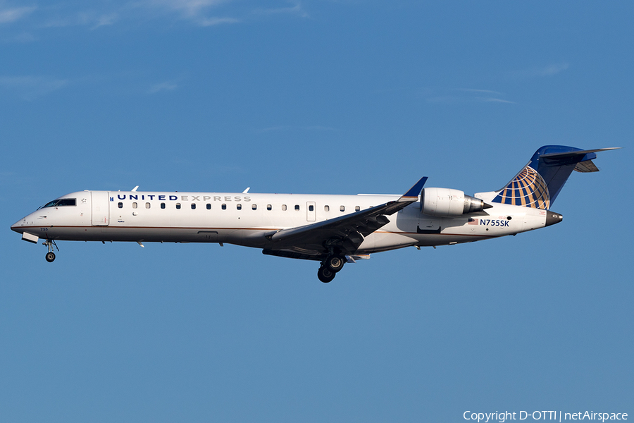 United Express (SkyWest Airlines) Bombardier CRJ-701ER (N755SK) | Photo 142789