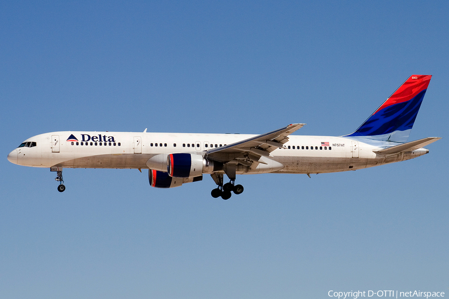 Delta Air Lines Boeing 757-212 (N757AT) | Photo 179255