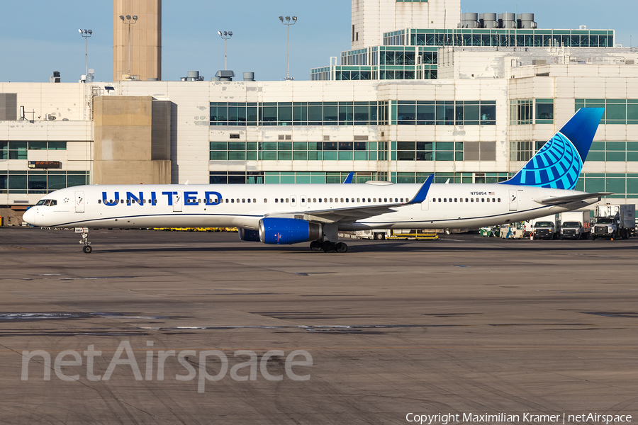 United Airlines Boeing 757-324 (N75854) | Photo 563567