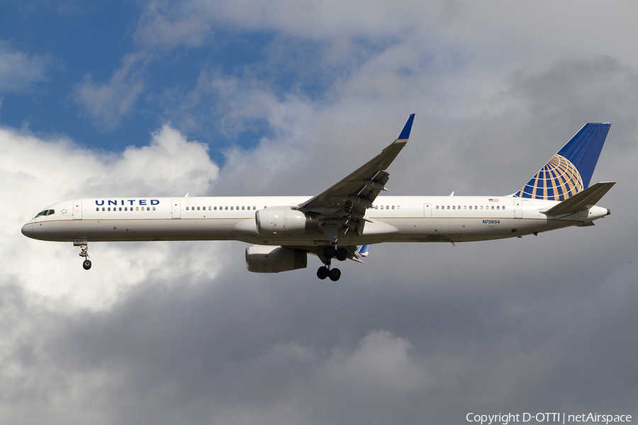 United Airlines Boeing 757-324 (N75854) | Photo 386528