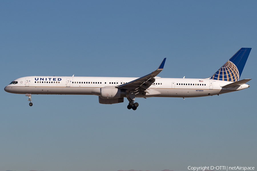 United Airlines Boeing 757-324 (N75854) | Photo 135865
