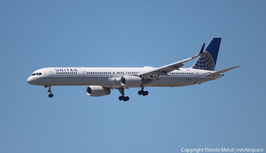 United Airlines Boeing 757-324 (N75854) | Photo 406779