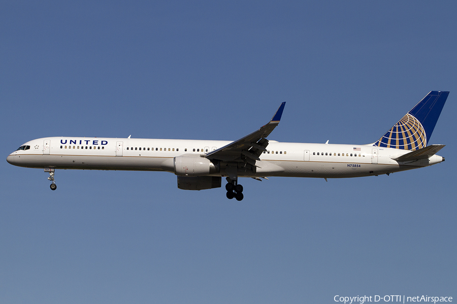 United Airlines Boeing 757-324 (N75854) | Photo 467594