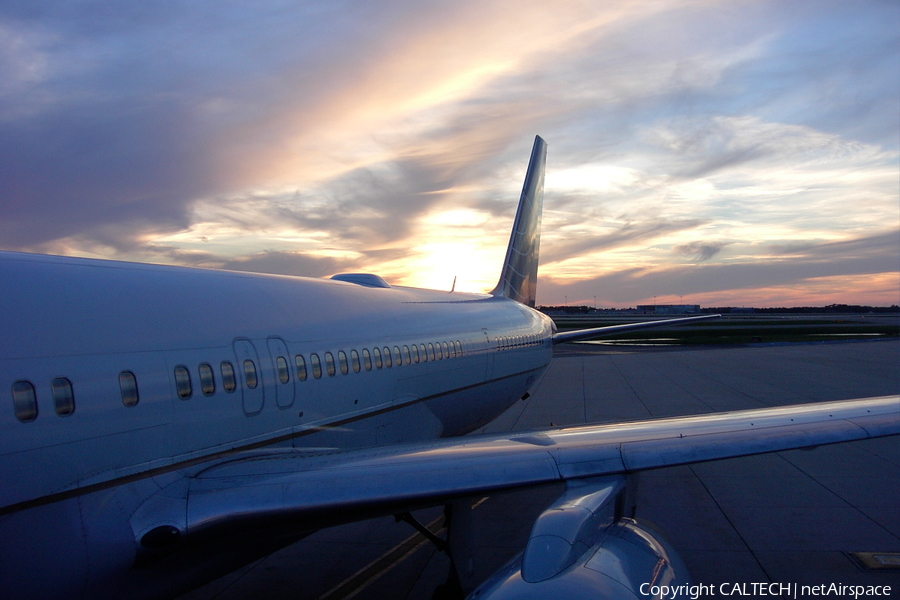 United Airlines Boeing 757-324 (N75854) | Photo 26702