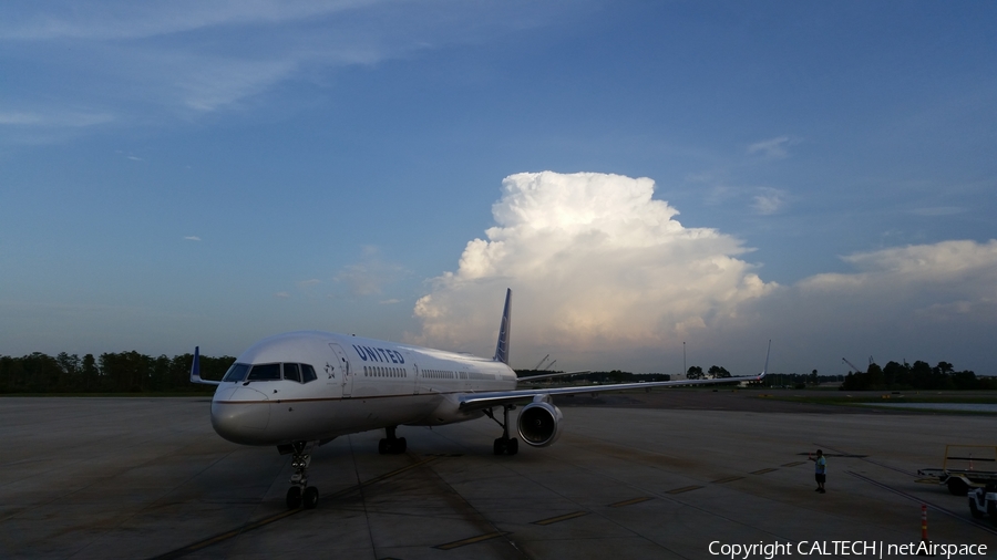 United Airlines Boeing 757-324 (N75854) | Photo 80127