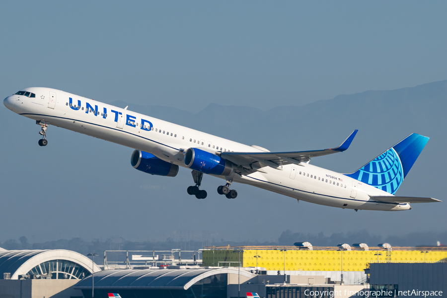 United Airlines Boeing 757-324 (N75858) | Photo 597910