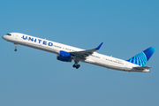 United Airlines Boeing 757-324 (N75858) at  Los Angeles - International, United States