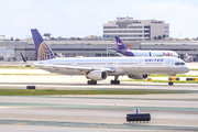 United Airlines Boeing 757-33N (N75861) at  Los Angeles - International, United States