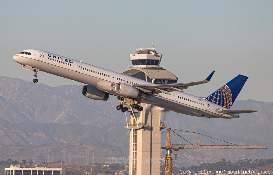 United Airlines Boeing 757-33N (N75861) | Photo 458243