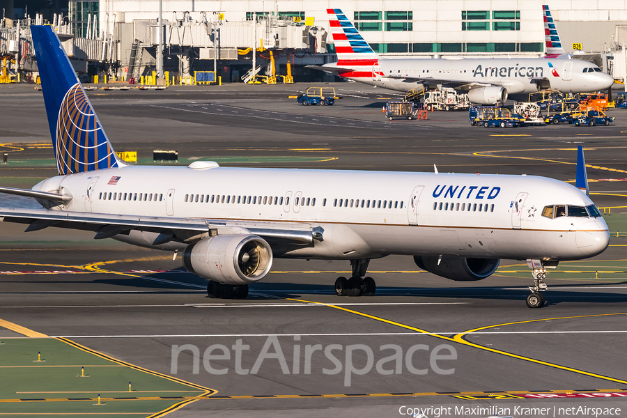 United Airlines Boeing 757-33N (N75861) | Photo 503114