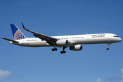 United Airlines Boeing 757-33N (N75861) at  San Juan - Luis Munoz Marin International, Puerto Rico