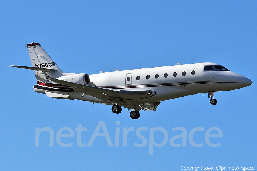 NetJets Gulfstream G200 (N758QS) | Photo 71581