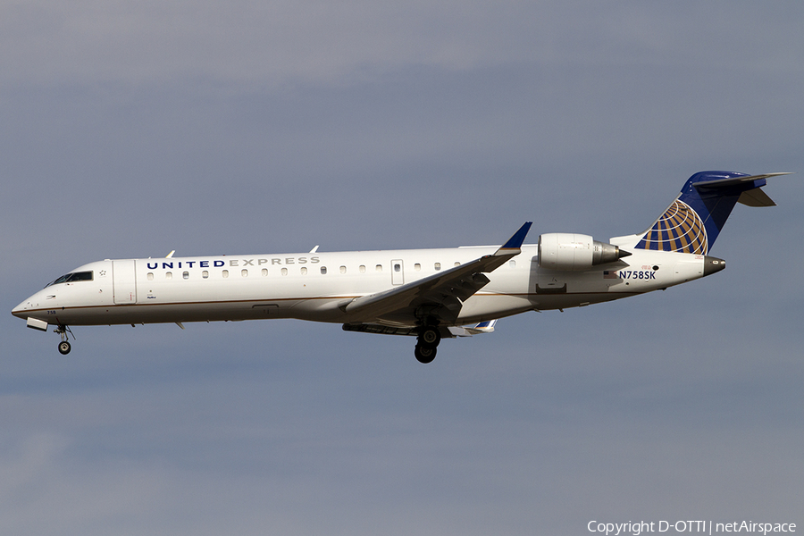 United Express (SkyWest Airlines) Bombardier CRJ-701ER (N758SK) | Photo 469065