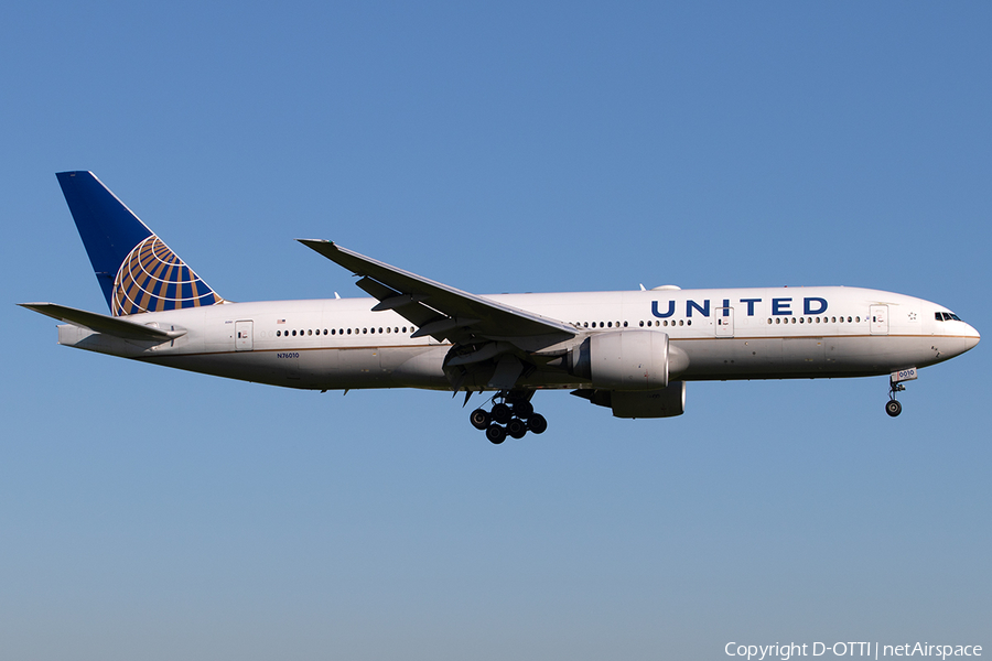 United Airlines Boeing 777-224(ER) (N76010) | Photo 243873