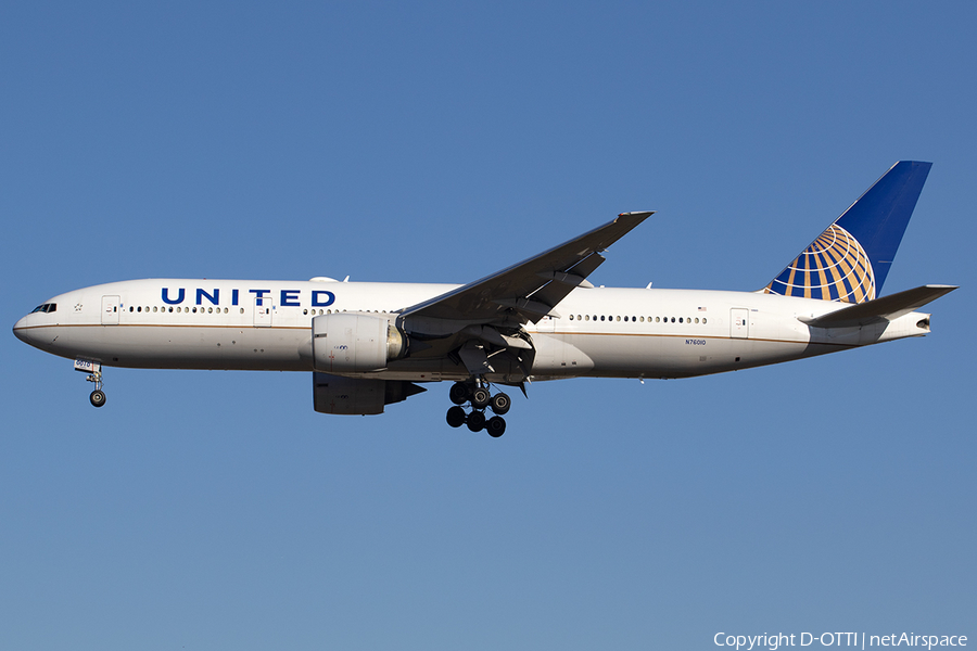 United Airlines Boeing 777-224(ER) (N76010) | Photo 542565