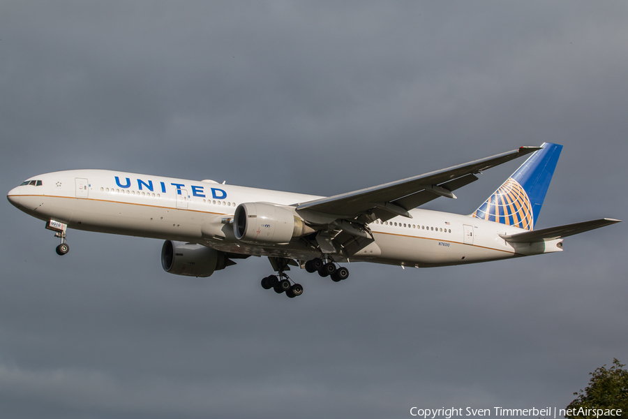 United Airlines Boeing 777-224(ER) (N76010) | Photo 357600