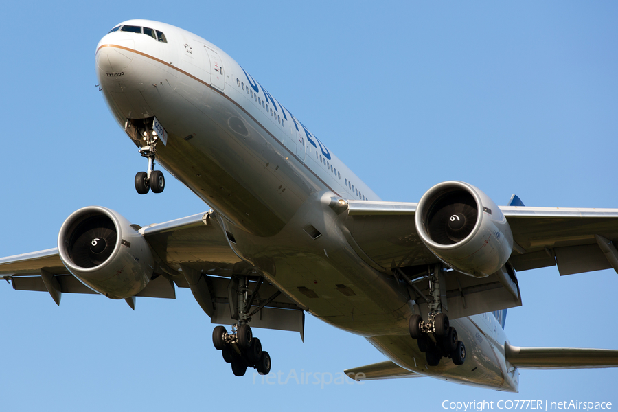 United Airlines Boeing 777-224(ER) (N76010) | Photo 89630