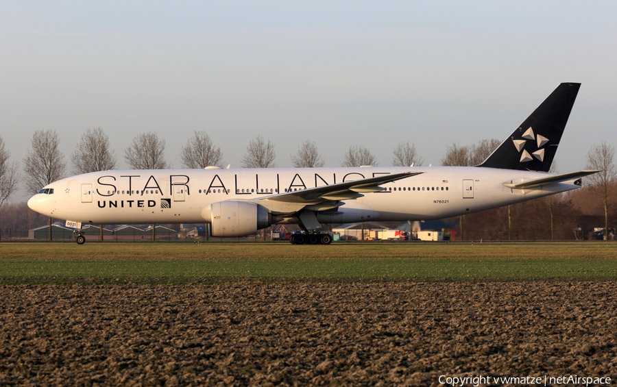 United Airlines Boeing 777-224(ER) (N76021) | Photo 149974