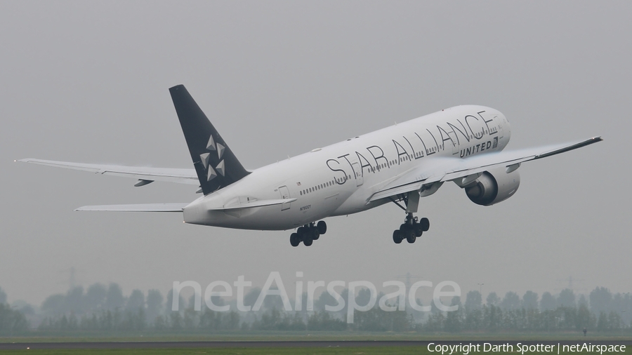 United Airlines Boeing 777-224(ER) (N76021) | Photo 216402