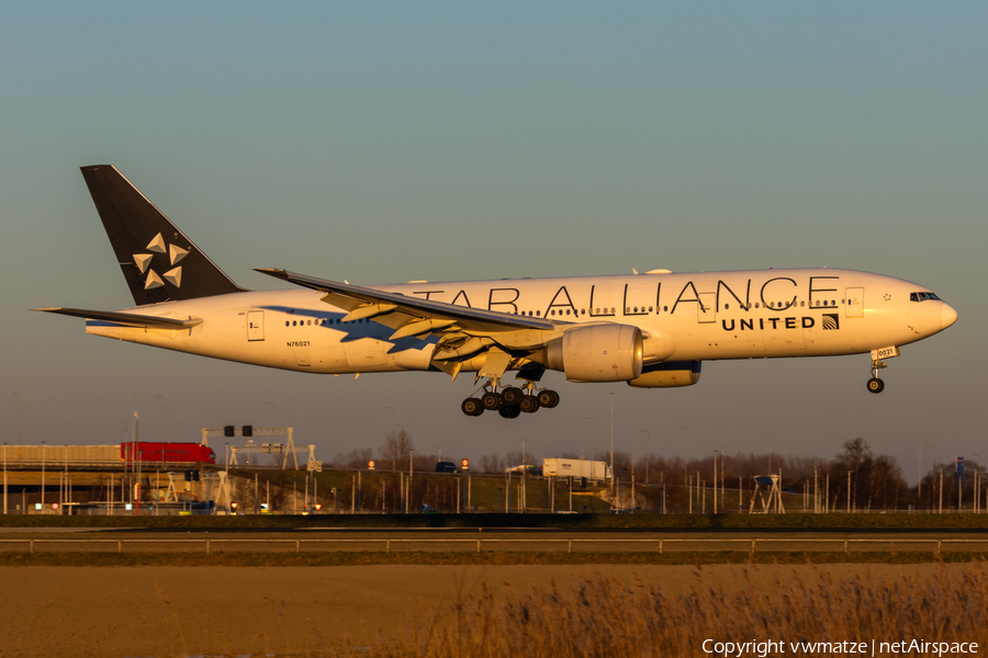 United Airlines Boeing 777-224(ER) (N76021) | Photo 606201