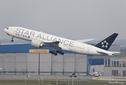 United Airlines Boeing 777-224(ER) (N76021) at  Brussels - International, Belgium
