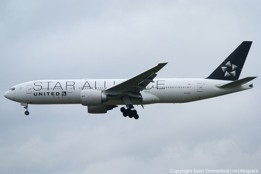 United Airlines Boeing 777-224(ER) (N76021) | Photo 141906