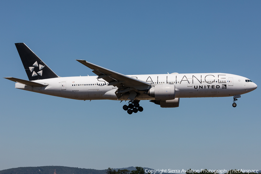 United Airlines Boeing 777-224(ER) (N76021) | Photo 335574