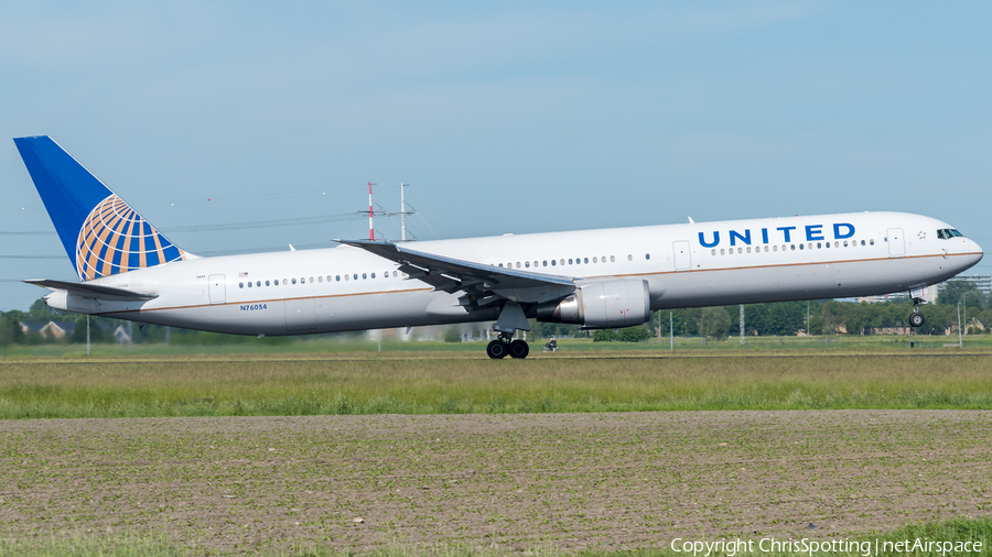 United Airlines Boeing 767-424(ER) (N76054) | Photo 256112