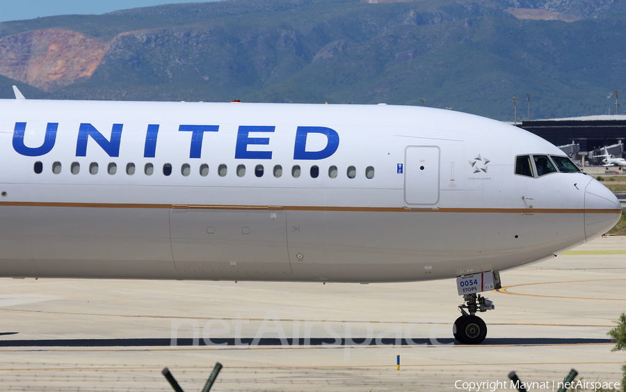 United Airlines Boeing 767-424(ER) (N76054) | Photo 208271