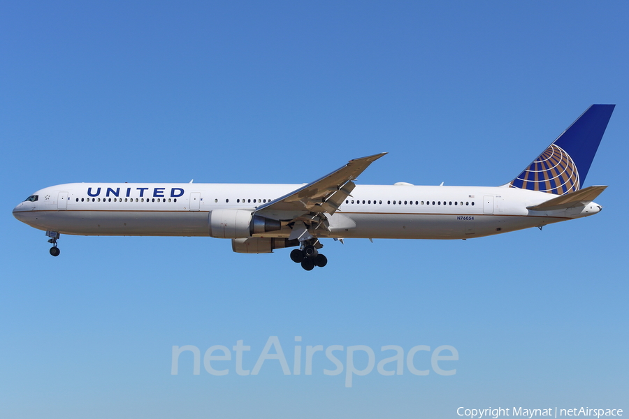United Airlines Boeing 767-424(ER) (N76054) | Photo 209262