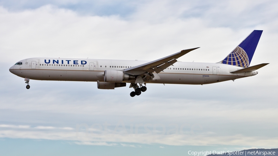 United Airlines Boeing 767-424(ER) (N76054) | Photo 236541