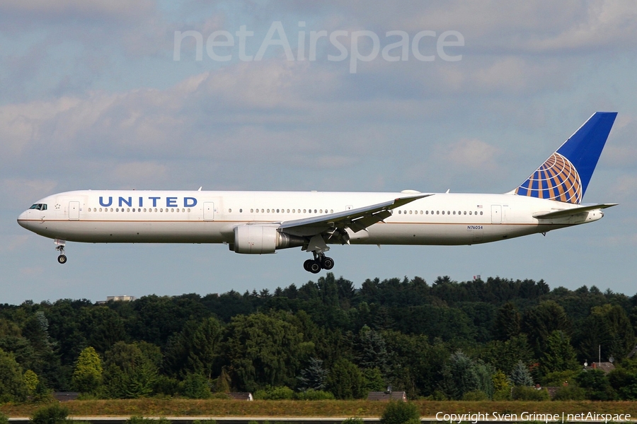 United Airlines Boeing 767-424(ER) (N76054) | Photo 116806