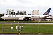 United Airlines Boeing 767-424(ER) (N76054) at  San Juan - Luis Munoz Marin International, Puerto Rico