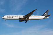 United Airlines Boeing 767-424(ER) (N76055) at  Barcelona - El Prat, Spain