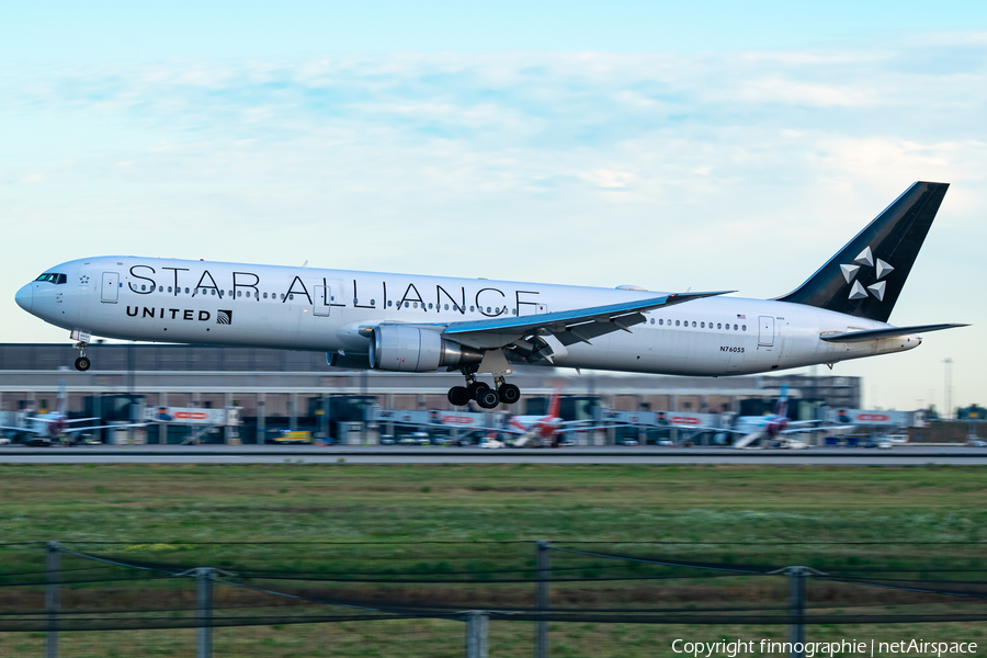 United Airlines Boeing 767-424(ER) (N76055) | Photo 589945