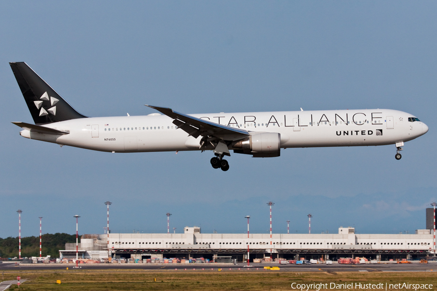 United Airlines Boeing 767-424(ER) (N76055) | Photo 472309