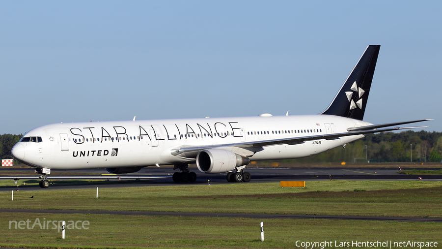 United Airlines Boeing 767-424(ER) (N76055) | Photo 107202