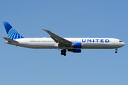 United Airlines Boeing 767-424(ER) (N76062) at  Newark - Liberty International, United States