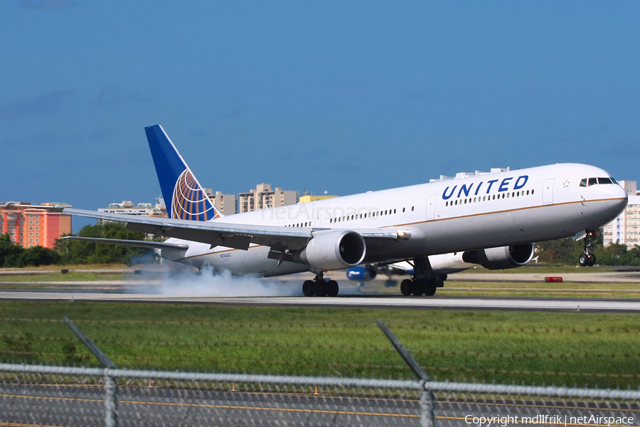 United Airlines Boeing 767-424(ER) (N76062) | Photo 347740