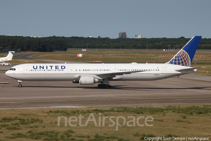 United Airlines Boeing 767-424(ER) (N76062) | Photo 259404