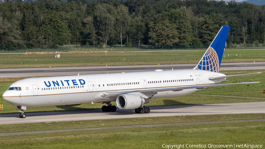 United Airlines Boeing 767-424(ER) (N76062) | Photo 422868