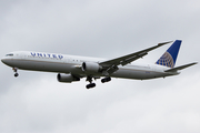 United Airlines Boeing 767-424(ER) (N76064) at  Amsterdam - Schiphol, Netherlands