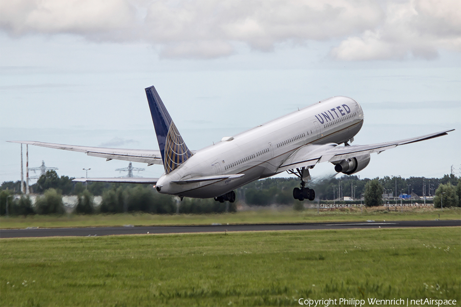 United Airlines Boeing 767-424(ER) (N76064) | Photo 121328