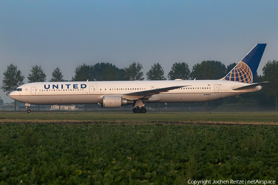 United Airlines Boeing 767-424(ER) (N76064) | Photo 344204