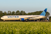 United Airlines Boeing 767-424(ER) (N76064) at  Amsterdam - Schiphol, Netherlands