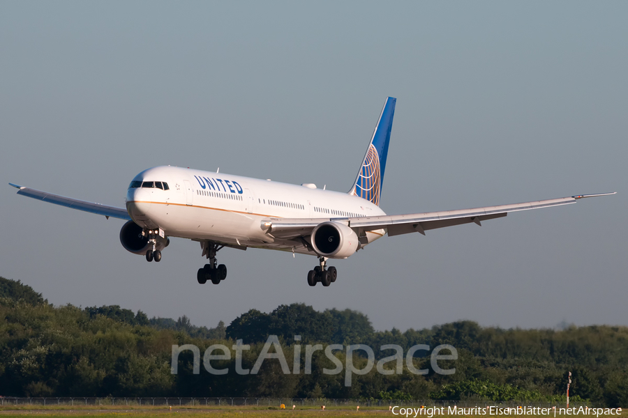 United Airlines Boeing 767-424(ER) (N76064) | Photo 115797