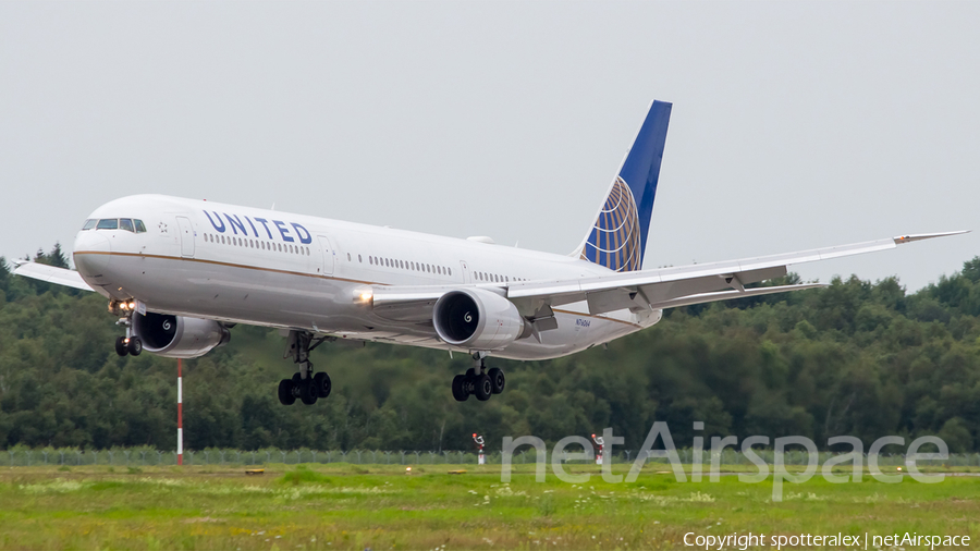 United Airlines Boeing 767-424(ER) (N76064) | Photo 117297