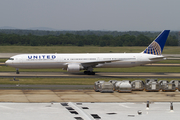 United Airlines Boeing 767-424(ER) (N76064) at  Washington - Dulles International, United States
