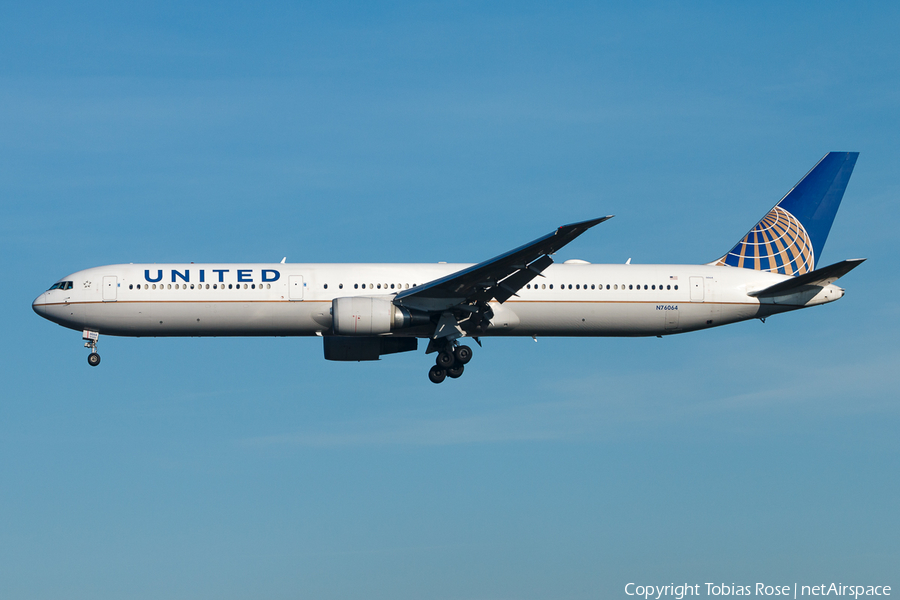United Airlines Boeing 767-424(ER) (N76064) | Photo 300815
